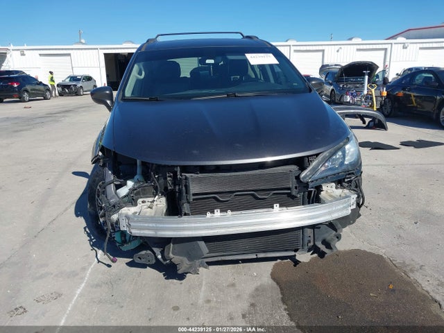 44239125 :رقم المزاد ، 2C4RC1DG1MR504452 vin ، 2021 Chrysler Voyager Lxi مزاد بيع