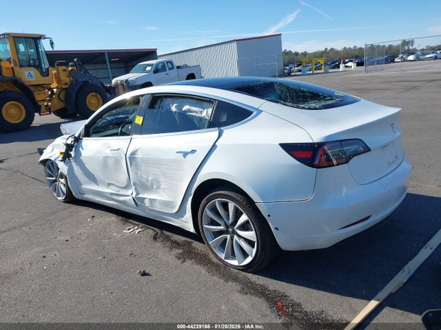 2018 TESLA MODEL 3 5YJ3E1EA6JF050149 Photo 2