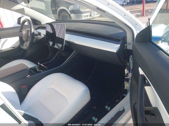 2018 TESLA MODEL 3 5YJ3E1EB4JF096703 Photo 4