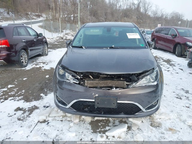 2020 Chrysler Pacifica Touring მანქანა იყიდება აუქციონზე, vin: 2C4RC1FG6LR223792, აუქციონის ნომერი: 44239225