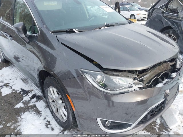 2020 Chrysler Pacifica Touring მანქანა იყიდება აუქციონზე, vin: 2C4RC1FG6LR223792, აუქციონის ნომერი: 44239225