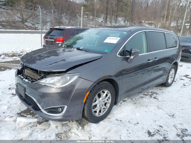 2020 Chrysler Pacifica Touring მანქანა იყიდება აუქციონზე, vin: 2C4RC1FG6LR223792, აუქციონის ნომერი: 44239225