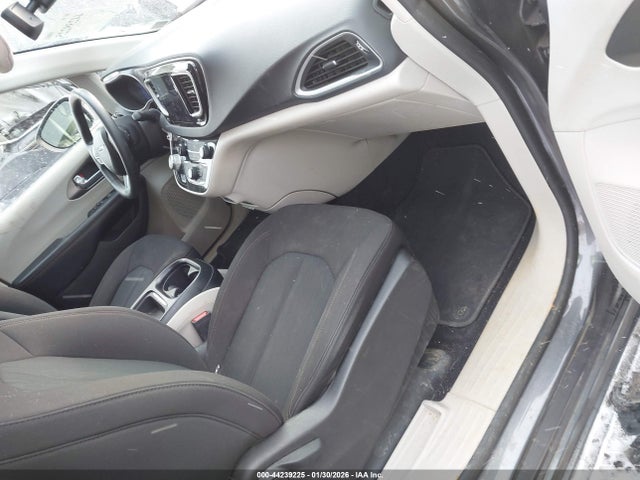 2020 Chrysler Pacifica Touring მანქანა იყიდება აუქციონზე, vin: 2C4RC1FG6LR223792, აუქციონის ნომერი: 44239225