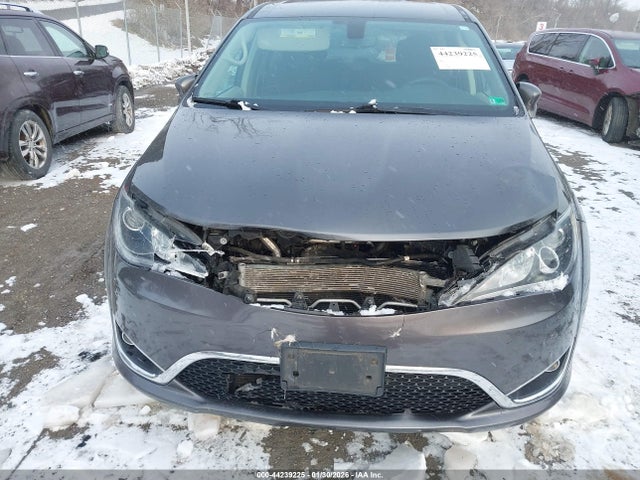 2020 Chrysler Pacifica Touring მანქანა იყიდება აუქციონზე, vin: 2C4RC1FG6LR223792, აუქციონის ნომერი: 44239225