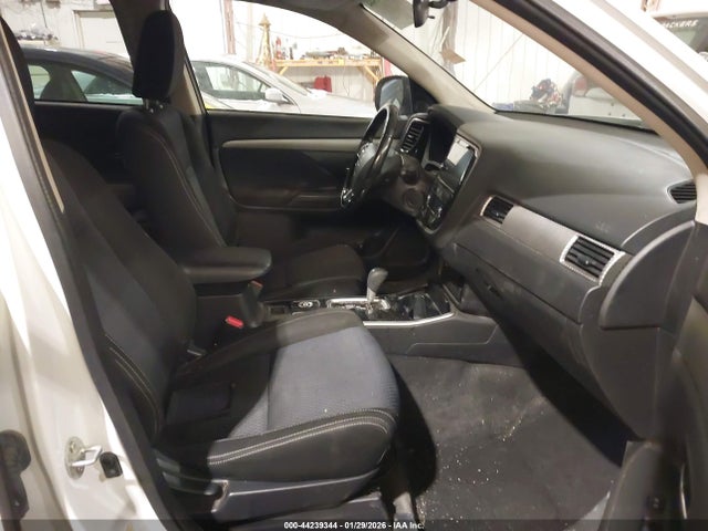 2017 MITSUBISHI OUTLANDER JA4AZ3A35HZ058675 Photo 4