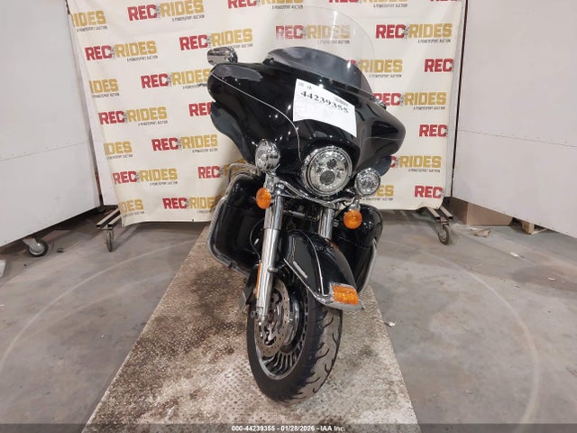 2012 HARLEY-DAVIDSON FLHTK 1HD1KEM38CB637001 Photo 4