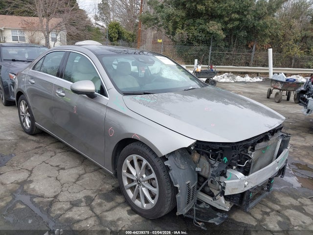 2019 MERCEDES-BENZ A 220 WDD3G4EB5KW025363