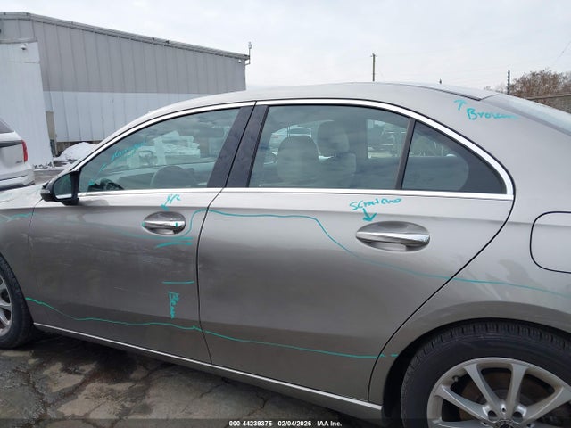 2019 Mercedes-benz A 220 მანქანა იყიდება აუქციონზე, vin: WDD3G4EB5KW025363, აუქციონის ნომერი: 44239375