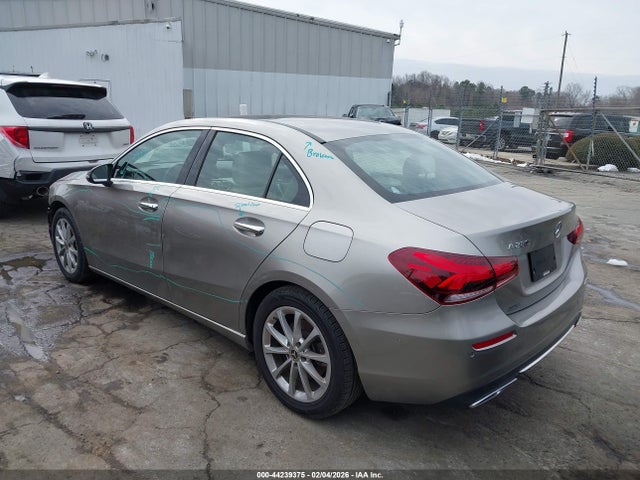2019 MERCEDES-BENZ A 220 WDD3G4EB5KW025363 Photo 2