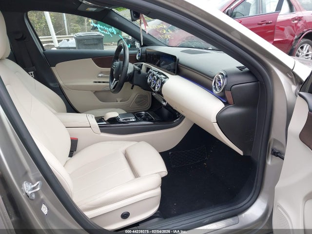 2019 MERCEDES-BENZ A 220 WDD3G4EB5KW025363 Photo 4
