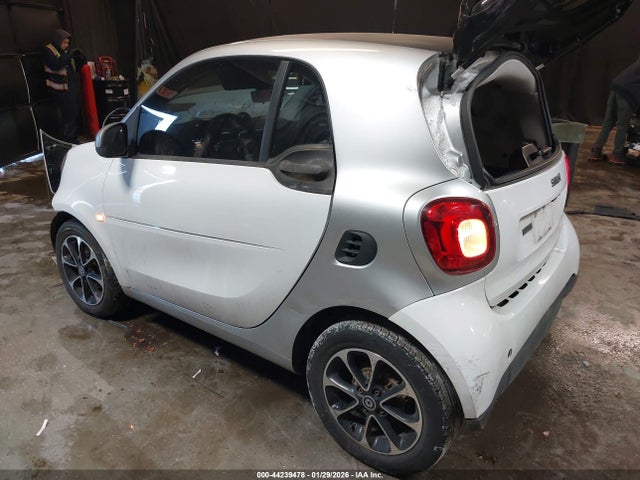 Продажа на аукционе авто 2016 Smart Fortwo Passion, vin: WMEFJ5DA9GK055571, номер лота: 44239478