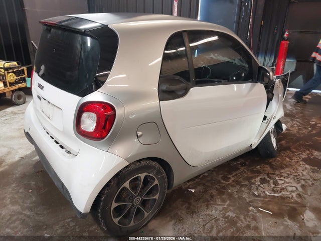 Продажа на аукционе авто 2016 Smart Fortwo Passion, vin: WMEFJ5DA9GK055571, номер лота: 44239478