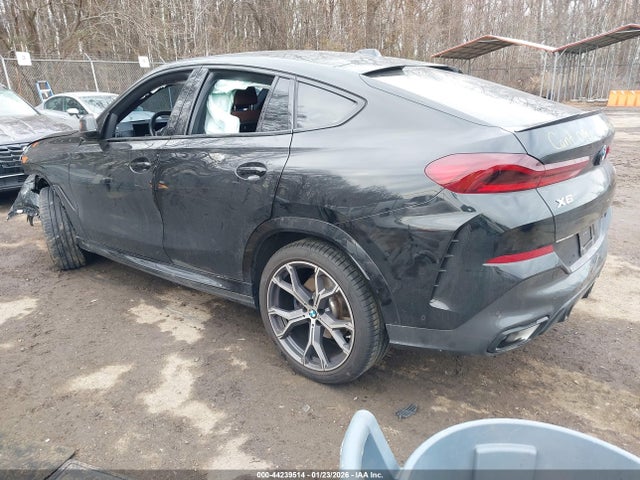 2024 BMW X6 5UX33EX01R9W10374 Photo 2