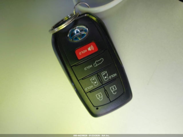 5TDJRKEC3PS177853 Toyota SIENNA XLE