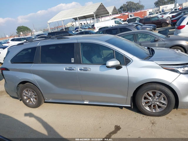 5TDJRKEC3PS177853 Toyota SIENNA XLE