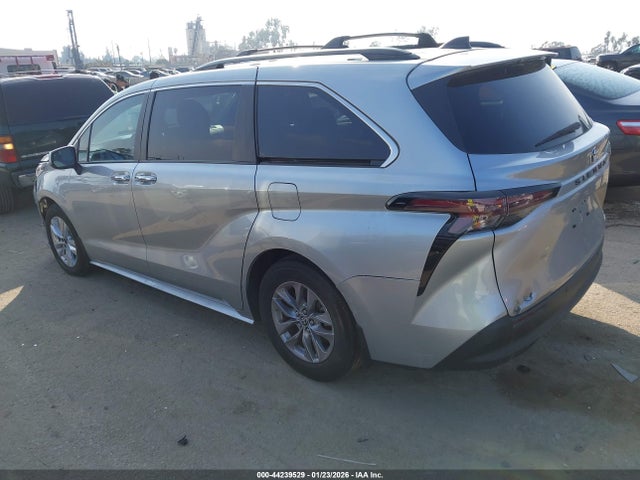 5TDJRKEC3PS177853 Toyota SIENNA XLE