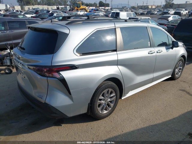 5TDJRKEC3PS177853 Toyota SIENNA XLE