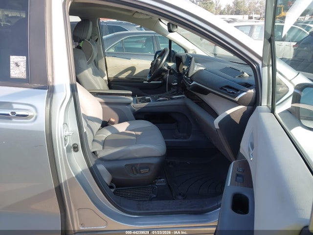 5TDJRKEC3PS177853 Toyota SIENNA XLE