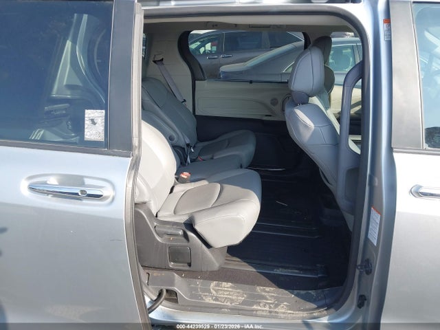 5TDJRKEC3PS177853 Toyota SIENNA XLE