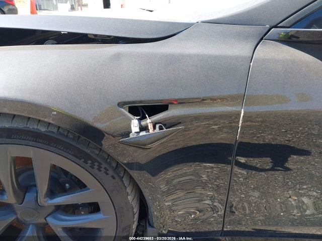 2021 Tesla Model S Plaid Tri Motor All-wheel Drive მანქანა იყიდება აუქციონზე, vin: 5YJSA1E6XMF431817, აუქციონის ნომერი: 44239683