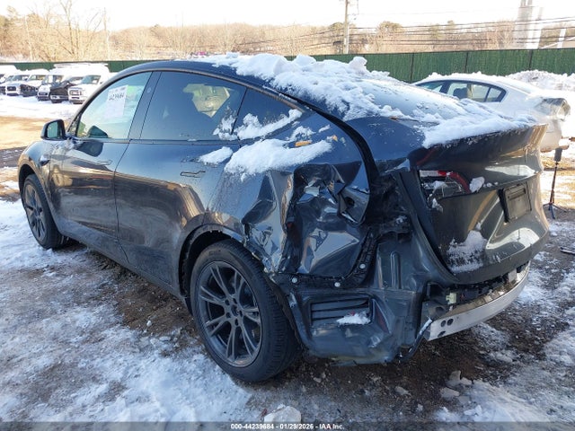 2025 TESLA MODEL Y 7SAYGDEE8SA367257 Photo 2