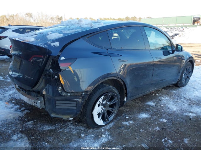 2025 TESLA MODEL Y 7SAYGDEE8SA367257 Photo 3