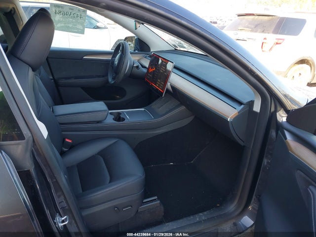 2025 TESLA MODEL Y 7SAYGDEE8SA367257 Photo 4