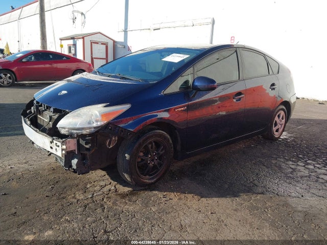 Toyota Prius Three 2014 JTDKN3DU9E0356673 Image 2