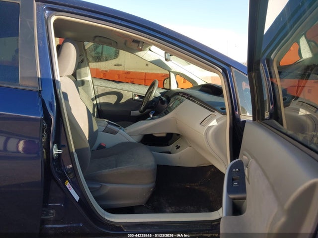 Toyota Prius Three 2014 JTDKN3DU9E0356673 Image 5
