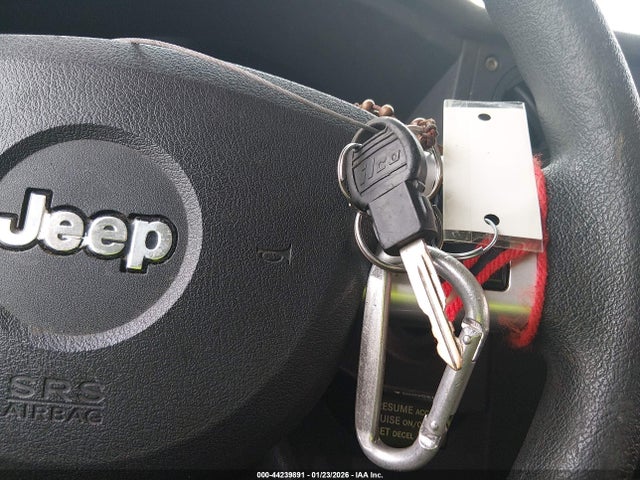 44239891 :رقم المزاد ، 1J8HH48K08C158527 vin ، 2008 Jeep Commander Sport مزاد بيع