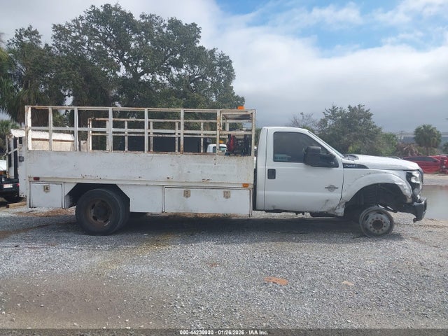 44239930 :رقم المزاد ، 1FDUF4GT0FEB25336 vin ، 2015 Ford F-450 Chassis Xl مزاد بيع