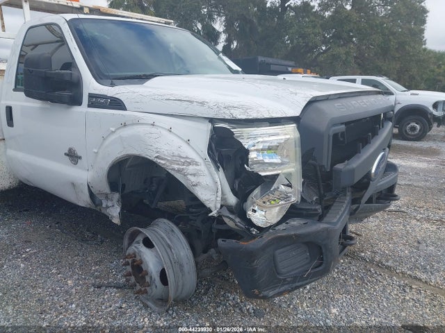 44239930 :رقم المزاد ، 1FDUF4GT0FEB25336 vin ، 2015 Ford F-450 Chassis Xl مزاد بيع