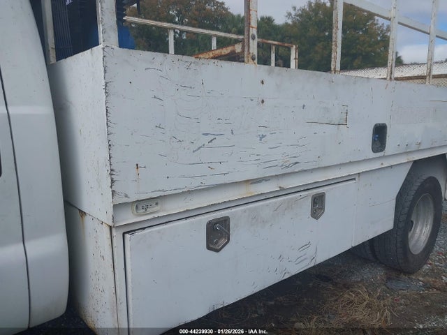 44239930 :رقم المزاد ، 1FDUF4GT0FEB25336 vin ، 2015 Ford F-450 Chassis Xl مزاد بيع