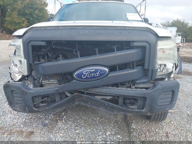 44239930 :رقم المزاد ، 1FDUF4GT0FEB25336 vin ، 2015 Ford F-450 Chassis Xl مزاد بيع