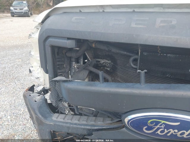 44239930 :رقم المزاد ، 1FDUF4GT0FEB25336 vin ، 2015 Ford F-450 Chassis Xl مزاد بيع