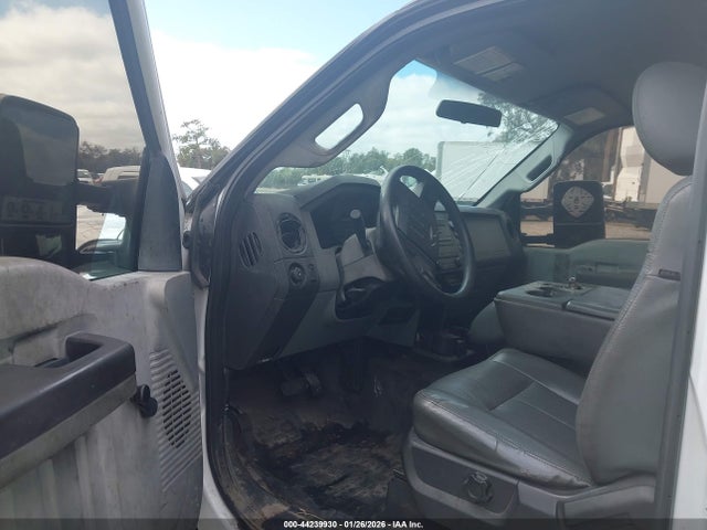 44239930 :رقم المزاد ، 1FDUF4GT0FEB25336 vin ، 2015 Ford F-450 Chassis Xl مزاد بيع