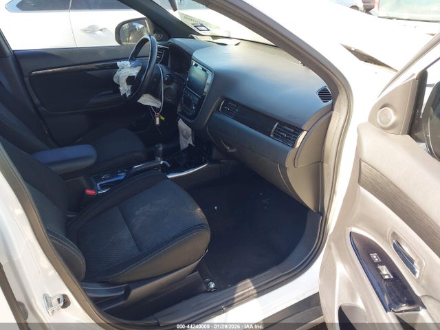 Продаж на аукціоні авто 2018 Mitsubishi Outlander Le, vin: JA4AD3A3XJZ060586, номер лоту: 44240009