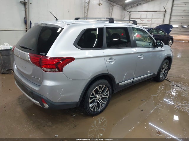 2016 MITSUBISHI OUTLANDER JA4AZ3A32GZ016558 Photo 3