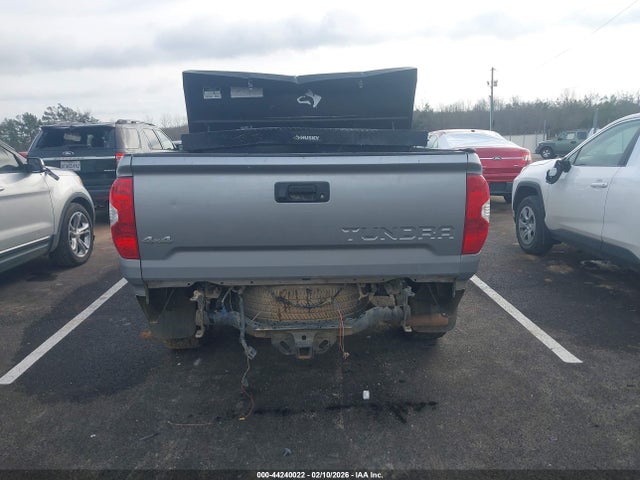 Aukcja sprzedaży 2018 Toyota Tundra Sr5 5.7l V8, vin: 5TFDW5F11JX683414, numer aukcji: 44240022