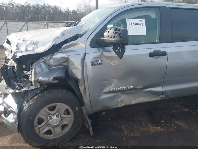 Aukcja sprzedaży 2018 Toyota Tundra Sr5 5.7l V8, vin: 5TFDW5F11JX683414, numer aukcji: 44240022