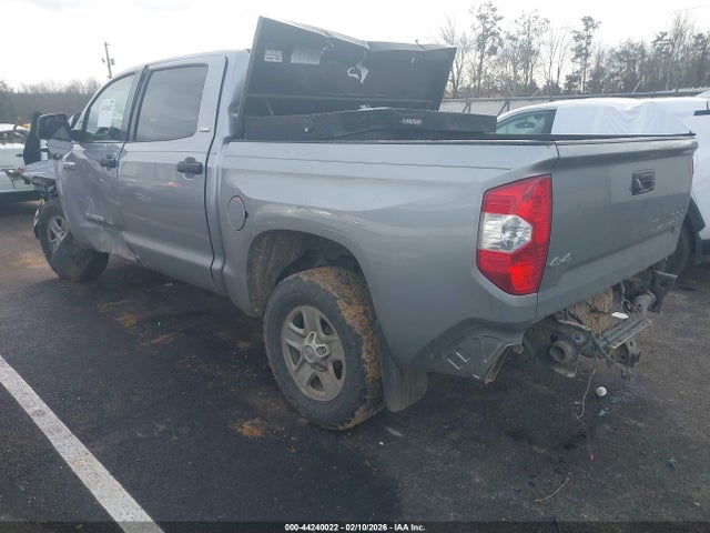 Aukcja sprzedaży 2018 Toyota Tundra Sr5 5.7l V8, vin: 5TFDW5F11JX683414, numer aukcji: 44240022