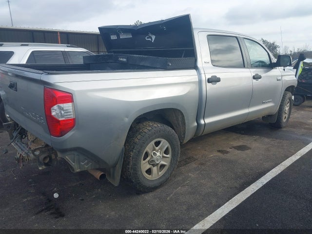 Aukcja sprzedaży 2018 Toyota Tundra Sr5 5.7l V8, vin: 5TFDW5F11JX683414, numer aukcji: 44240022