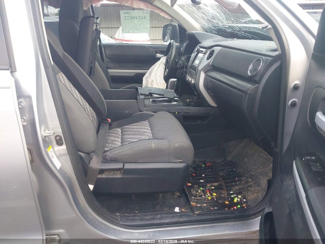 Aukcja sprzedaży 2018 Toyota Tundra Sr5 5.7l V8, vin: 5TFDW5F11JX683414, numer aukcji: 44240022