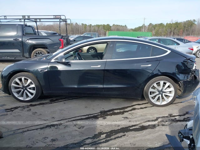 Продажа на аукционе авто 2018 Tesla Model 3 Long Range/mid Range, vin: 5YJ3E1EA5JF060414, номер лота: 44240051