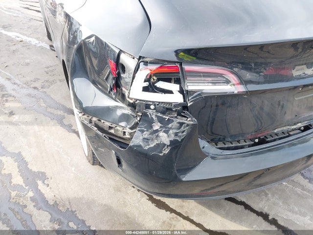 Продажа на аукционе авто 2018 Tesla Model 3 Long Range/mid Range, vin: 5YJ3E1EA5JF060414, номер лота: 44240051