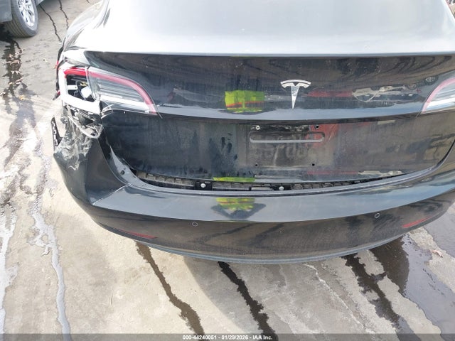 Продажа на аукционе авто 2018 Tesla Model 3 Long Range/mid Range, vin: 5YJ3E1EA5JF060414, номер лота: 44240051