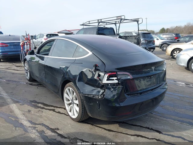 Продажа на аукционе авто 2018 Tesla Model 3 Long Range/mid Range, vin: 5YJ3E1EA5JF060414, номер лота: 44240051