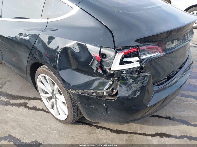 Продажа на аукционе авто 2018 Tesla Model 3 Long Range/mid Range, vin: 5YJ3E1EA5JF060414, номер лота: 44240051
