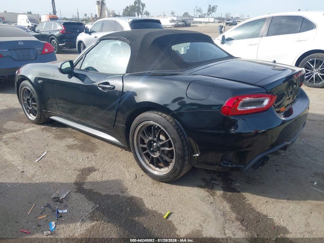 2017 FIAT 124 SPIDER JC1NFAEK5H0114346 Photo 2