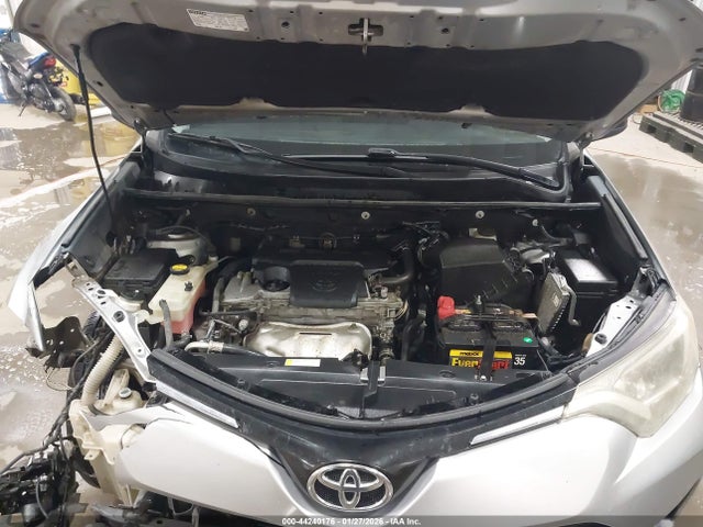 2T3BFREV3GW460453 Toyota RAV4 LE
